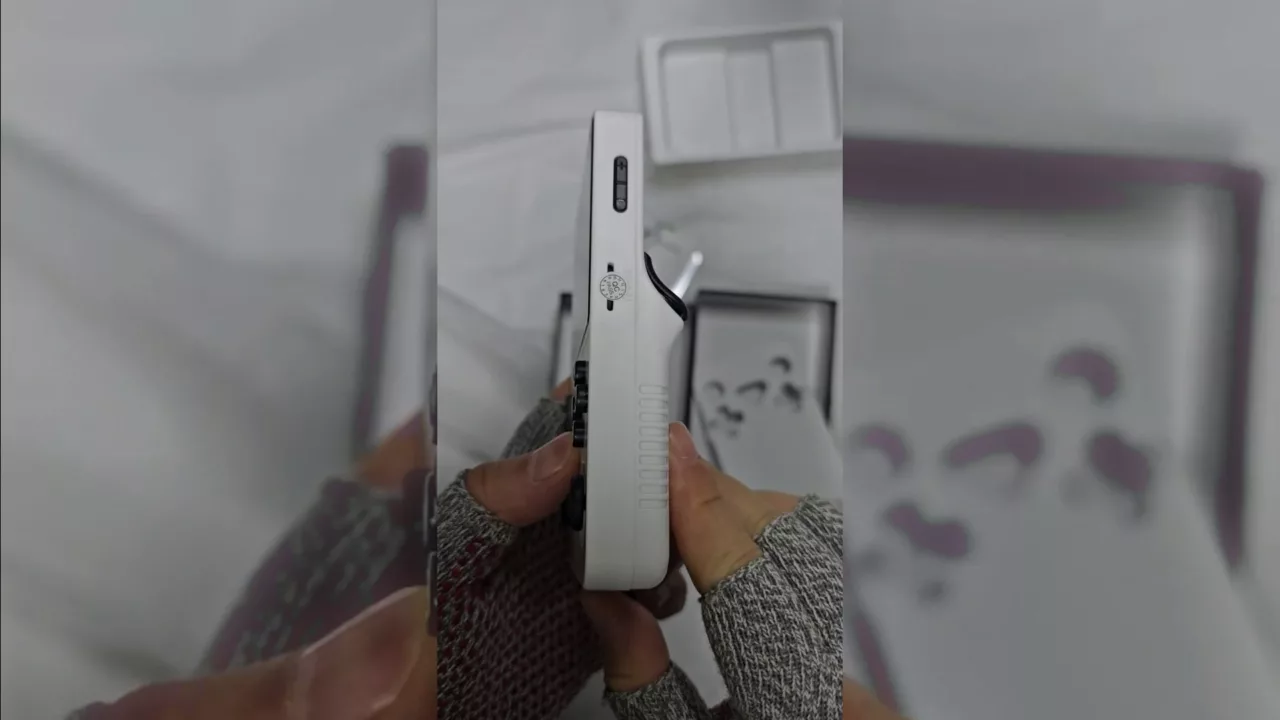 레트로 휴대용 게임기 R36S 제품 외형 4